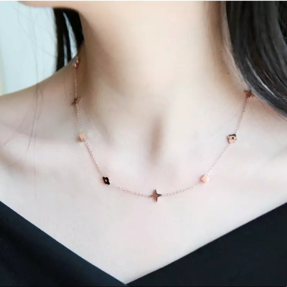 18KGP Gold Flower Choker Necklace Titanium Steel - Picture 6 of 8
